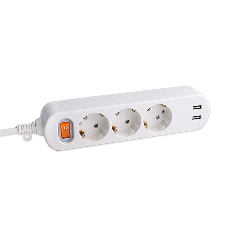 3 prese standard UE con 2 porte USB e 1 switch master 3 prese standard UE con 2 porte USB e 1 switch master